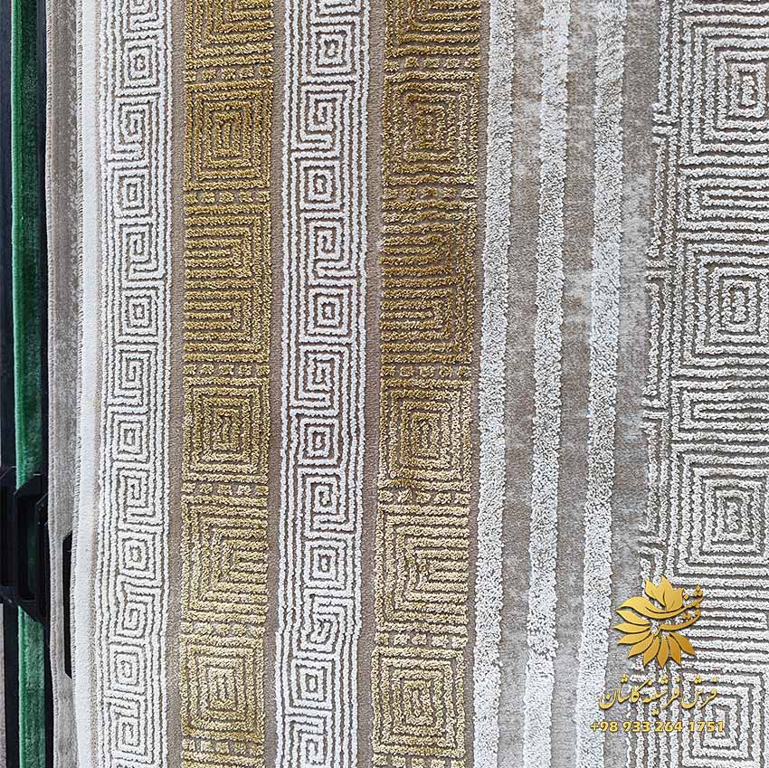 فرش حاشیه طلایی