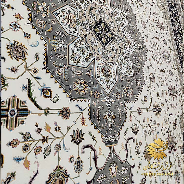 فرش سنتی کرم