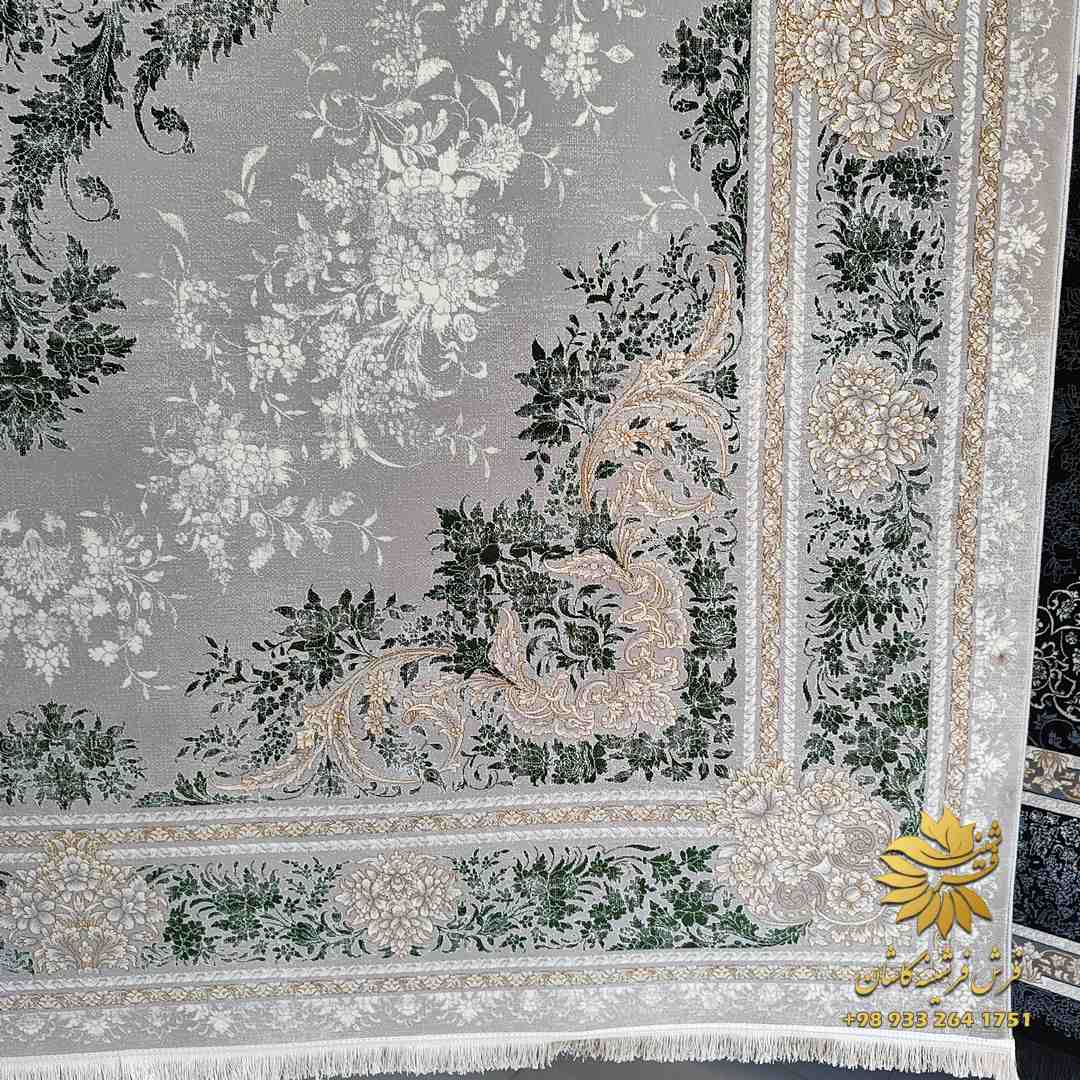 فرش با پرده سبز