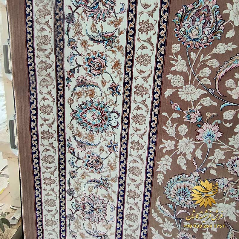 فرش گردویی طلایی